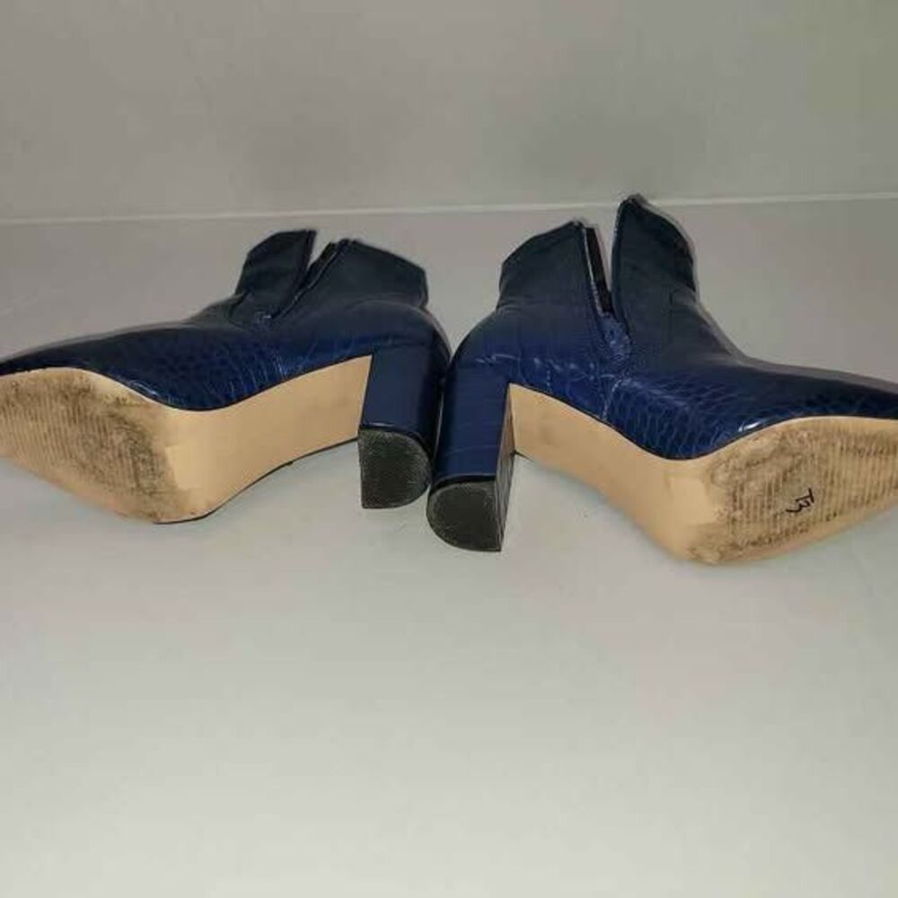 Catherine Malandrino Blue Crocodile Embossed ankle boots SZ 7.5 - Picture 5 of 6